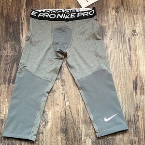 Nike pro gray cropped Leggings youth M New with tags